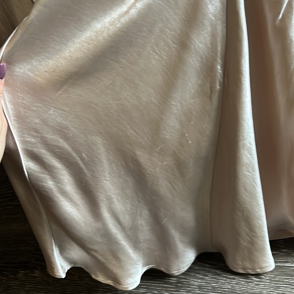 White satin petal and pup dress - Picture 4 of 9